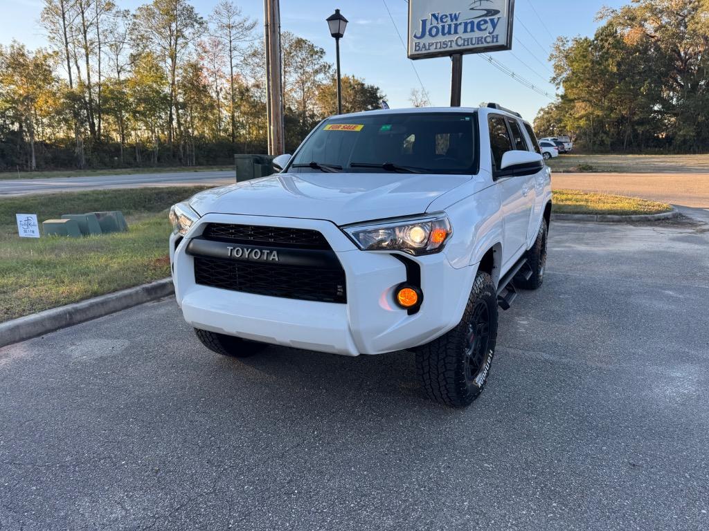 2019 Toyota 4Runner SR5 photo 2