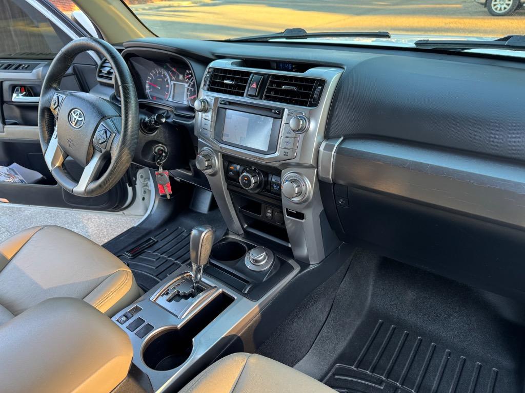 2019 Toyota 4Runner SR5 photo 21