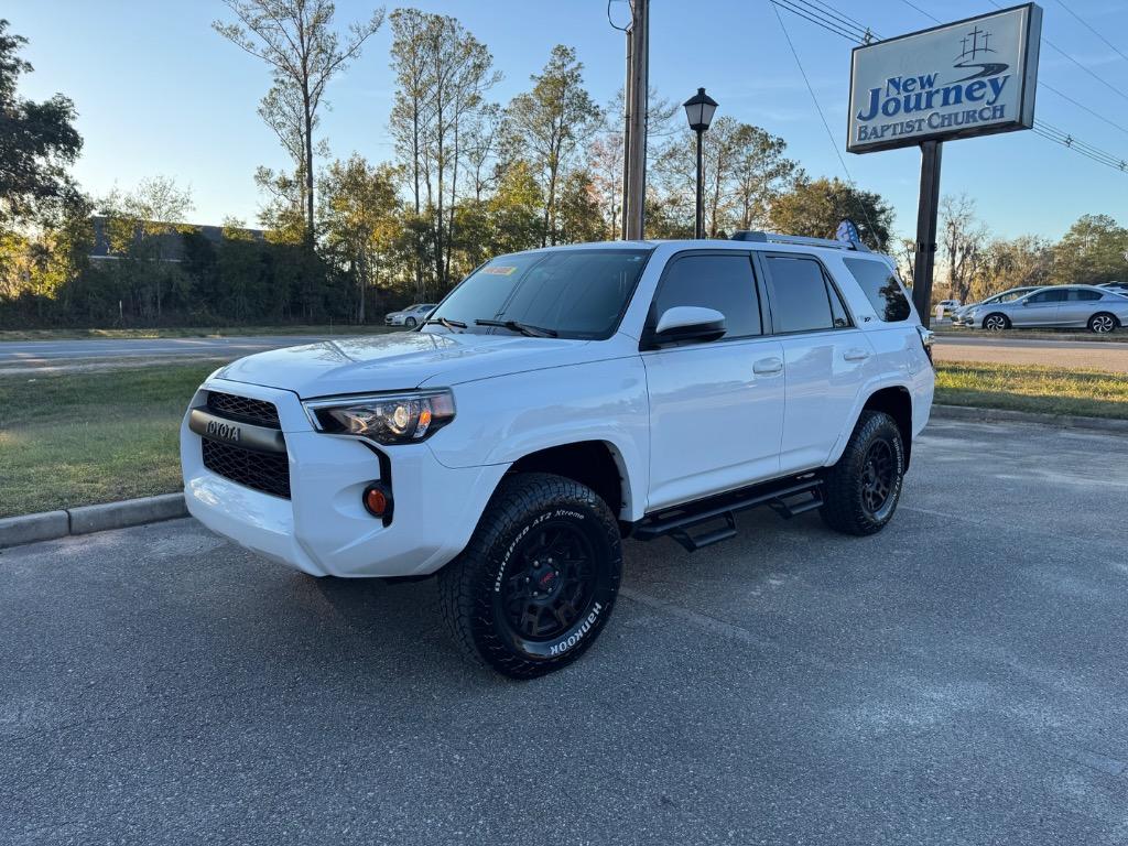 2019 Toyota 4Runner SR5 photo 3