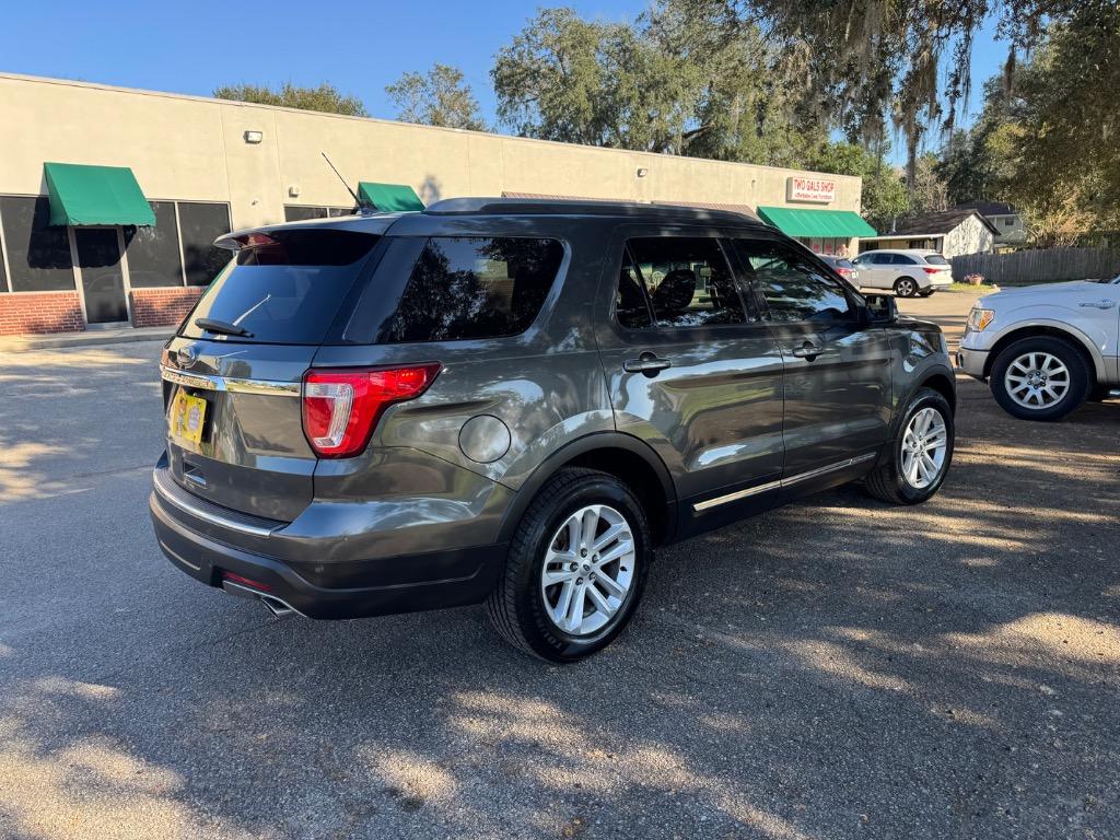 2018 Ford Explorer XLT photo 4