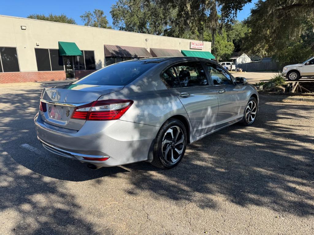 2017 Honda Accord EX-L photo 4