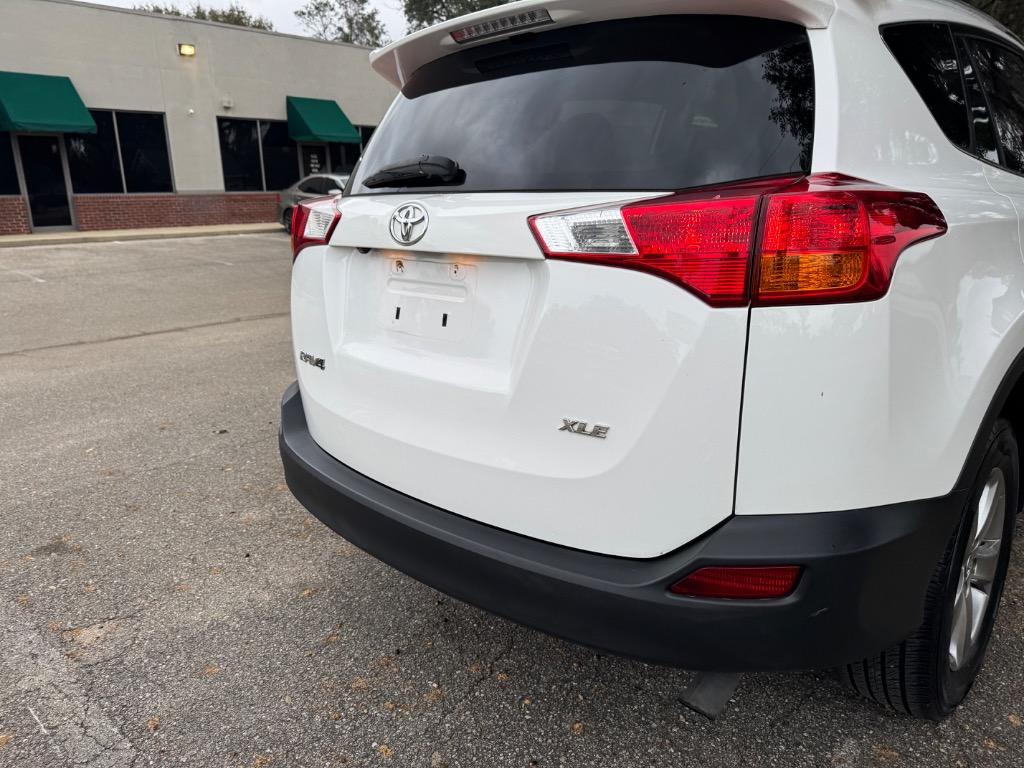 2015 Toyota RAV4 XLE photo 5