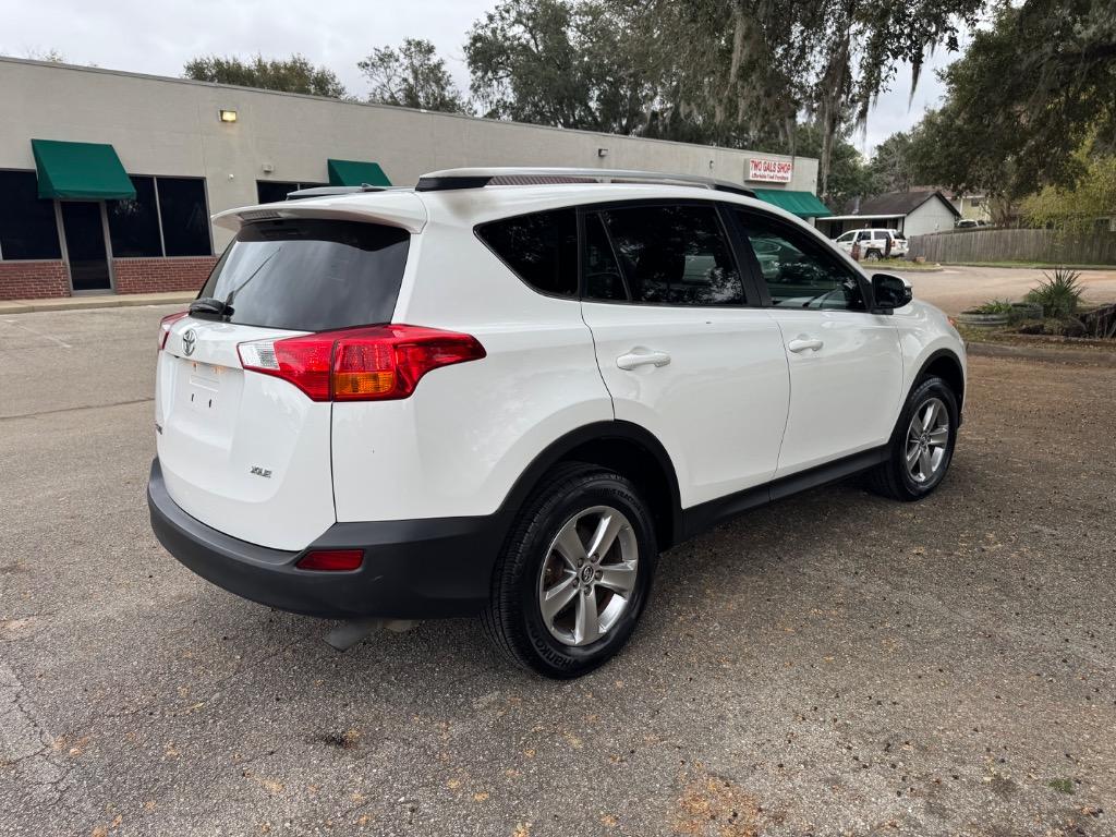 2015 Toyota RAV4 XLE photo 4