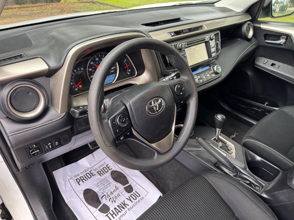 2015 Toyota RAV4 XLE photo 9