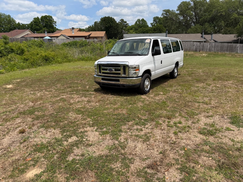 2013 Ford E-Series E-350 XL Super Duty Extended's photo