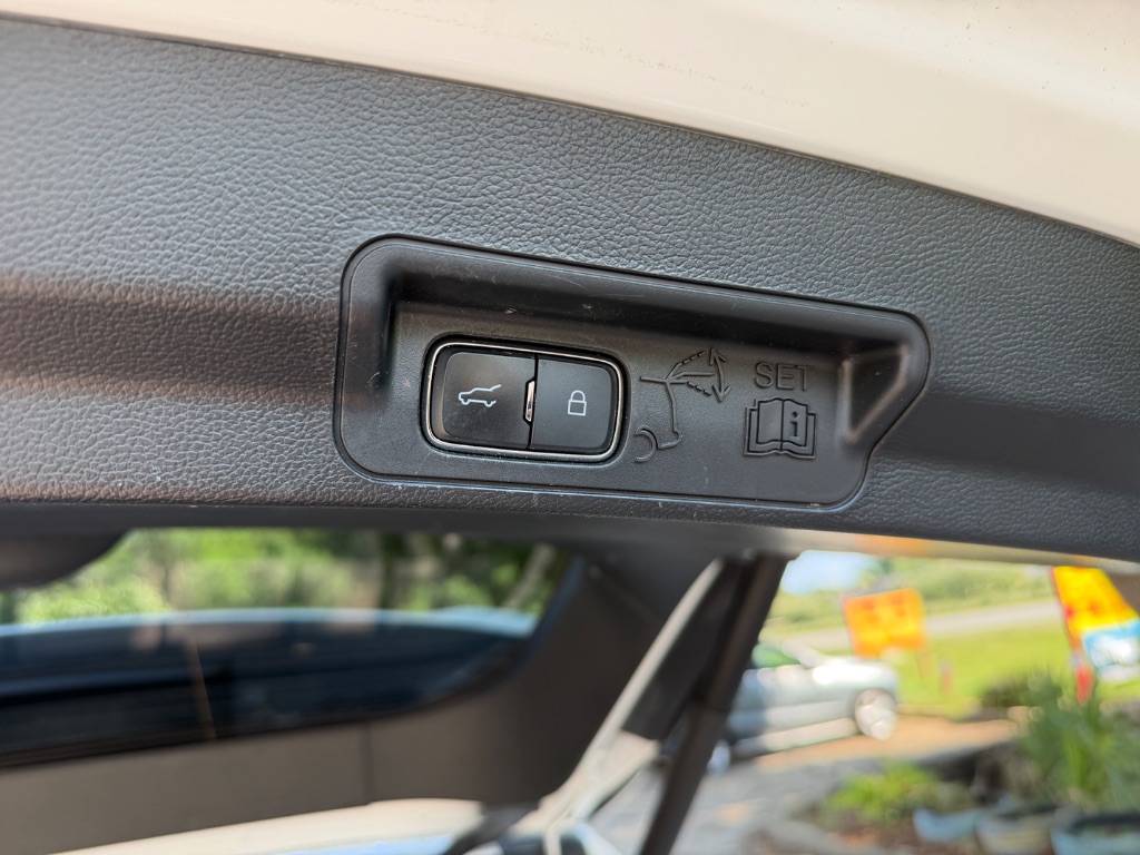 2021 Ford Explorer Limited - Photo 12